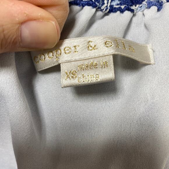 COOPER & ELLA | sz XS Women's Blue/White Floral Lace Off Shoulder Ruffle Blouse - Picture 6 of 6